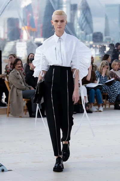 Look 12